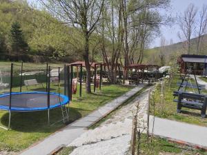Leiksvæði fyrir börn á Prenociste Vranjska banja