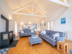 a living room with a couch and a fireplace at Family-friendly Bungalow Near Thurlestone Beach in Thurlestone