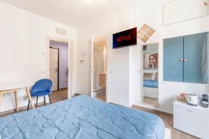 a bedroom with a bed and a table and a tv at Bnb Drive In in Rome