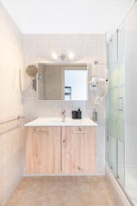a bathroom with a sink and a shower at Bnb Drive In in Rome +35 photos