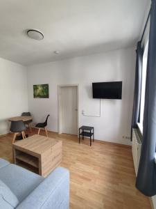 TV a/nebo společenská místnost v ubytování Ara Monteurszimmer