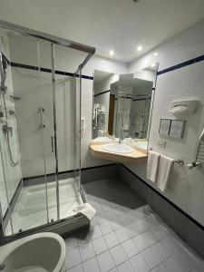 Kúpeľňa v ubytovaní GP Hotel