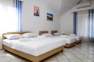 Postel nebo postele na pokoji v ubytování Apartments Djukic