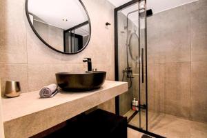Kúpeľňa v ubytovaní Luxury 3br Home at Hip Pangrati + 11 fotografií