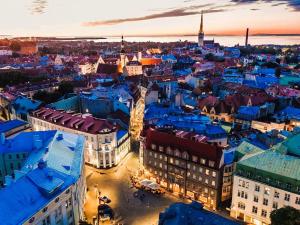 Nespecifikovaný výhled na destinaci Tallinn nebo výhled na město při pohledu z hotelu