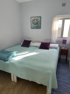a bedroom with a large bed in a room at Rose's Cottage Foz in Foz do Arelho