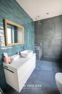 Koupelna v ubytování MyHouseSpain - Modern penthouse close to Gran Via - Big Terrace