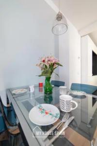 TV a/nebo společenská místnost v ubytování MyHouseSpain - Modern penthouse close to Gran Via - Big Terrace + 11 fotografií