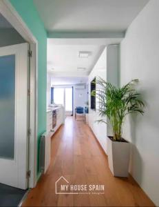 Zdjęcie z galerii obiektu MyHouseSpain - Modern penthouse close to Gran Via - Big Terrace w Madrycie