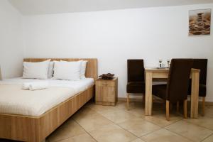 Postel nebo postele na pokoji v ubytování Apartments Djukic