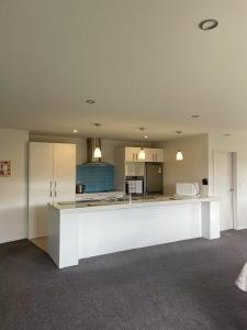 Cucina o angolo cottura di Central located new build 3 bed rooms entire house