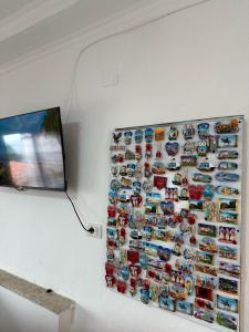 TV a/nebo společenská místnost v ubytování Enma Rooms