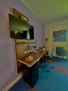 Televízia a/alebo spoločenská miestnosť v ubytovaní GP Hotel