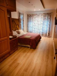 Ένα ή περισσότερα κρεβάτια σε δωμάτιο στο New Zamrood Holiday Home +5 φωτογραφίες