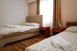 Postel nebo postele na pokoji v ubytování Apartments Djukic