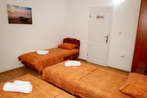 Postel nebo postele na pokoji v ubytování Apartments Djukic