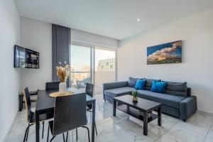 A seating area at Impressive View 2BR Flat in St Julian's Bay by ArcoBnb