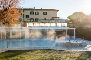 The swimming pool at or close to San Giovanni Terme Rapolano