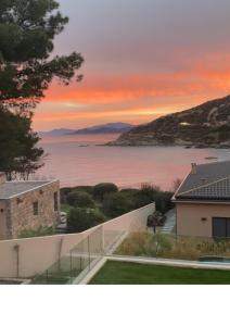 a view of the ocean from a house at Sublime villa vue mer pieds dans l'eau in Monticello
