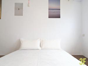 A bed or beds in a room at A-Lang Homestay