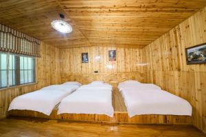 Кровать или кровати в номере Xiangzixi Bed and Breakfast