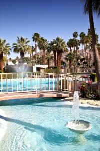 Bazén v ubytování Desert Isle Resort nebo v jeho okolí