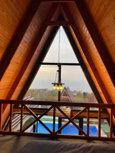 a window in a log cabin with a chandelier at Amasra Blue Horizon Bungalow in Eskiömerler