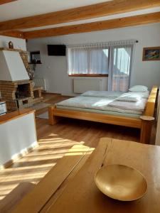 Łóżko lub łóżka w pokoju w obiekcie Apartament u Micka Poronin 5 km od Zakopanego