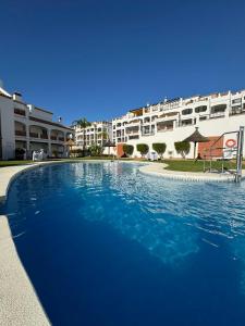 Πισίνα στο ή κοντά στο 2 bedroom apartment Sitio de Calahonda, Mijas, 4 pools! +7 φωτογραφίες