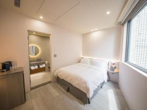 Katil atau katil-katil dalam bilik di LIVIN Hotel