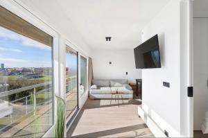 Et tv og/eller underholdning på Laguna beach volledig gerenoveerd 1 slpk appartement