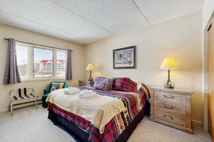 a bedroom with a bed and a chair and a window at Sunset Peak at Rivergreen in Lincoln +72 photos