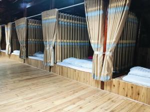 a row of bamboo beds in a room at Homestay Sung Linh in Bắc Hà