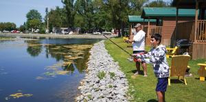 Majutusasutuse Scugog Landing Resort külastajad