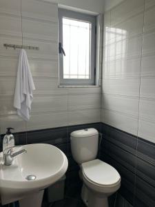 Un baño de Adriatic Escape
