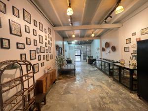 Μια τηλεόραση ή/και κέντρο ψυχαγωγίας στο The Memory Hostel