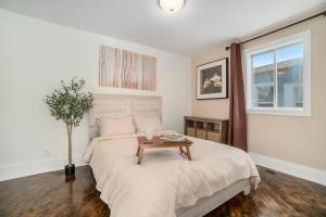 Ένα ή περισσότερα κρεβάτια σε δωμάτιο στο Private 3 Bedrooms Downtown Ottawa w Balcony