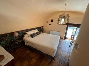 B&B Maison des Etoiles Chambre d'hôtes Adult Only客房内的一张或多张床位