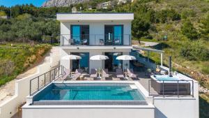 Bazén v ubytování Seaview Villa Aria: Spectacular 3-bedroom Retreat nebo v jeho okolí