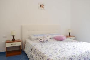 Postel nebo postele na pokoji v ubytování Appartamenti Le Giare Acciaroli