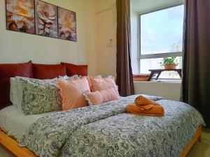 Katil atau katil-katil dalam bilik di Aevia Home Bayview Apartment at PD +68 gambar