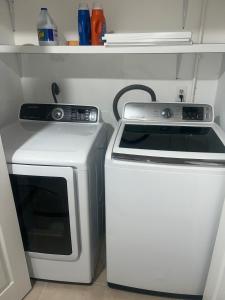 Dapur atau dapur kecil di Cozy, unique & Private apartment in Spring near IAH