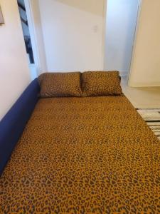 Katil atau katil-katil dalam bilik di Cozy, unique & Private apartment in Spring near IAH