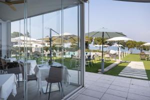 Bazén v ubytování Vision Hotel nebo v jeho okolí