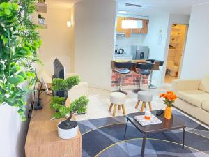 a living room with a couch and a table at Departamento Primer Piso - Embajada USA in Lima