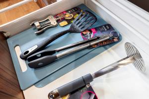 a container with some cooking utensils in it at Contractors Wow! 5 Bedrooms 10 Guests Free Parking in Basingstoke