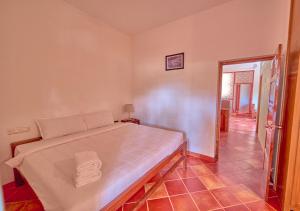 Postel nebo postele na pokoji v ubytování Jade Munnar Pool Resort