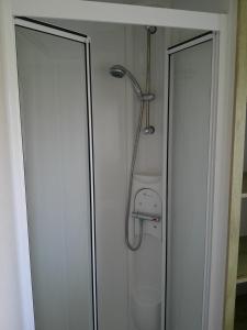 Ένα μπάνιο στο Kingfisher New Horizon KF 8 Berth heated Close to site entrance +24 φωτογραφίες