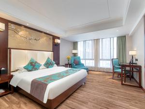Rúm í herbergi á Yancheng Prince Hotel Financial City European Style Flower Street Branch