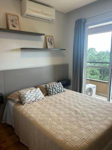 Ένα ή περισσότερα κρεβάτια σε δωμάτιο στο Flat Studio Granja Viana Completo 411 +36 φωτογραφίες